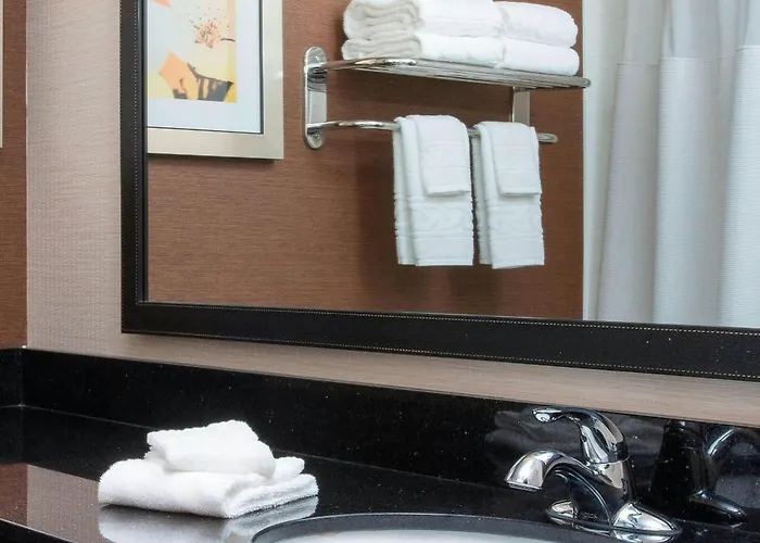 Fairfield By Marriott & Hotel