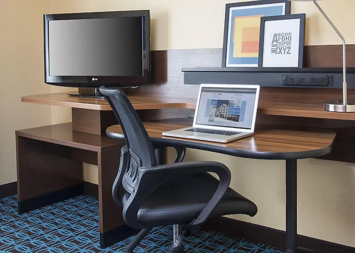 Fairfield By Marriott & 3*