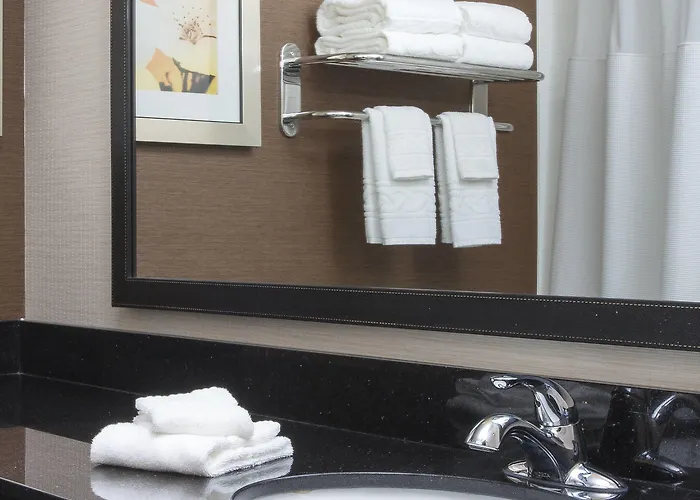 Fairfield By Marriott & 3*